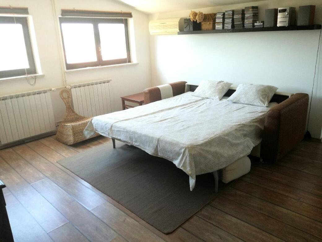 Nice, Cosy Studio Apartment With Shared Outdoor Pool บานโจเล ภายนอก รูปภาพ