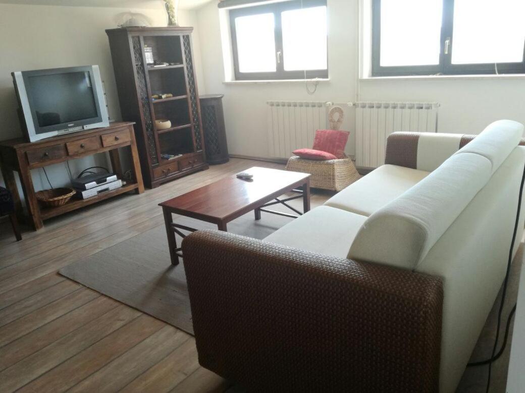 Nice, Cosy Studio Apartment With Shared Outdoor Pool บานโจเล ภายนอก รูปภาพ