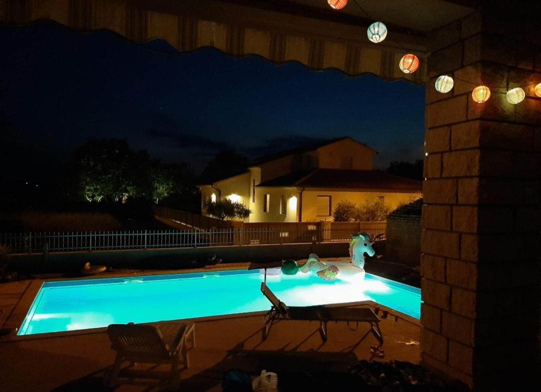 Nice, Cosy Studio Apartment With Shared Outdoor Pool บานโจเล ภายนอก รูปภาพ