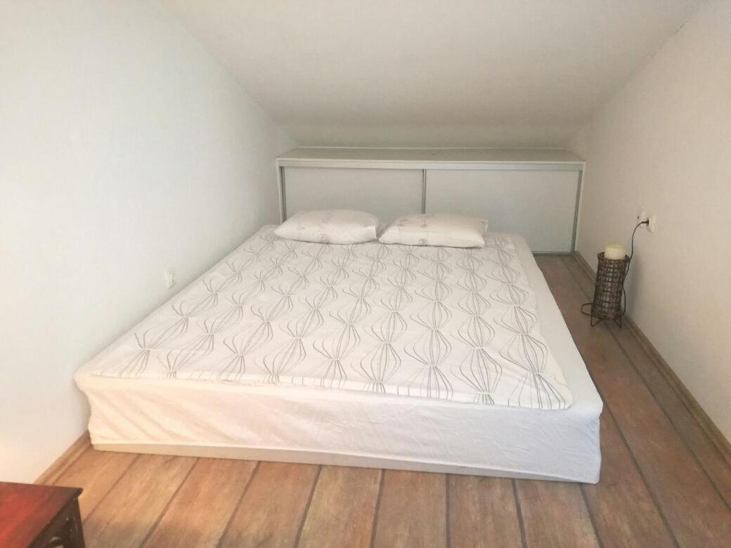 Nice, Cosy Studio Apartment With Shared Outdoor Pool บานโจเล ภายนอก รูปภาพ